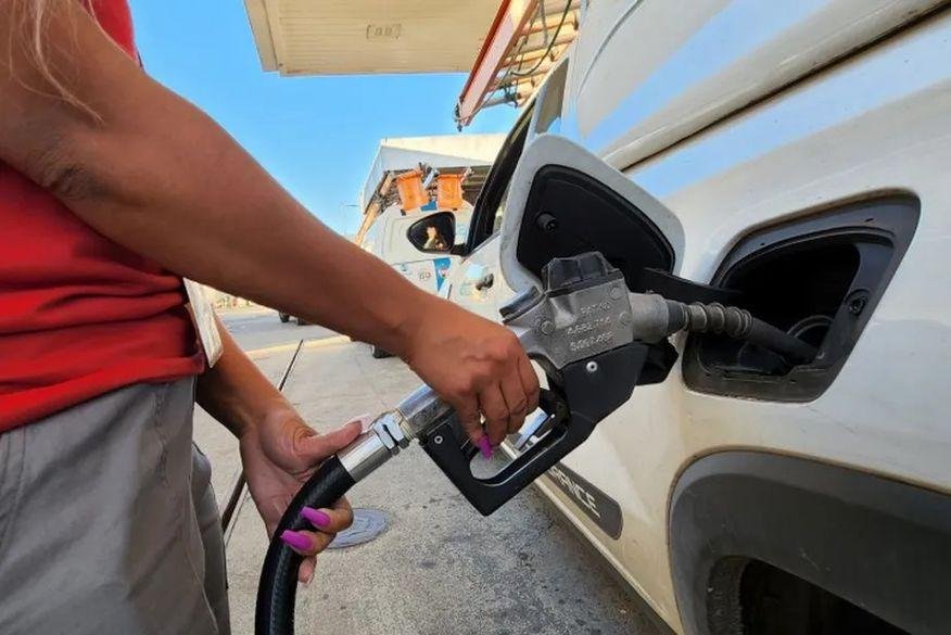 ​Reajuste da gasolina nas refinarias supera 16% e gasolina já é vendida a R$ 5,77 em João Pessoa