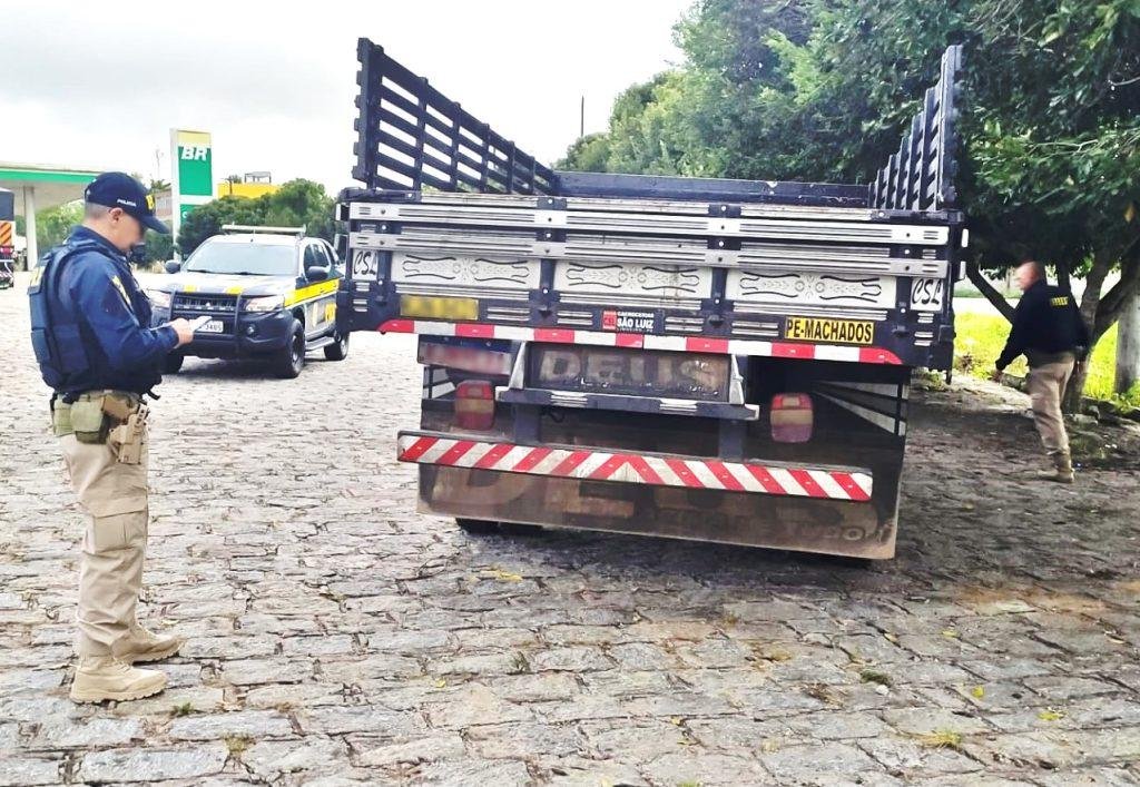 Caminhão é recuperado pela PRF em Campina Grande poucas horas após ser furtado