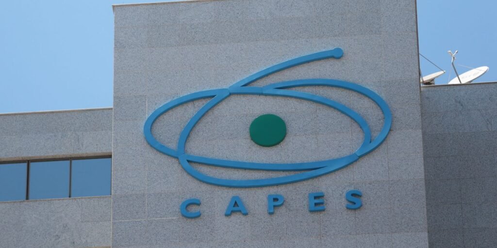 Capes tem bloqueio de R$ 116 milhões; organizações estão preocupadas