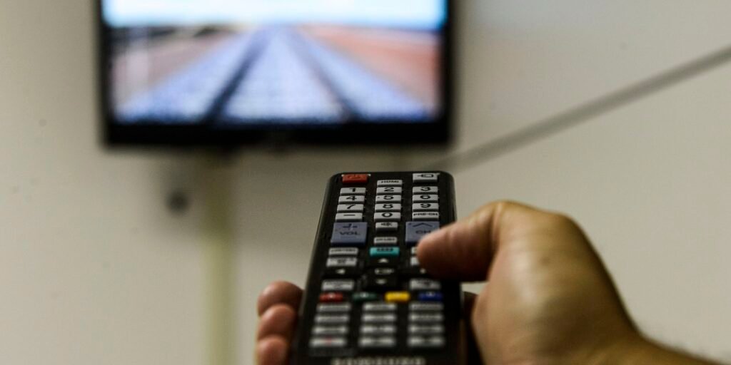 Governo lança plano para ampliar serviços de rádio e televisão