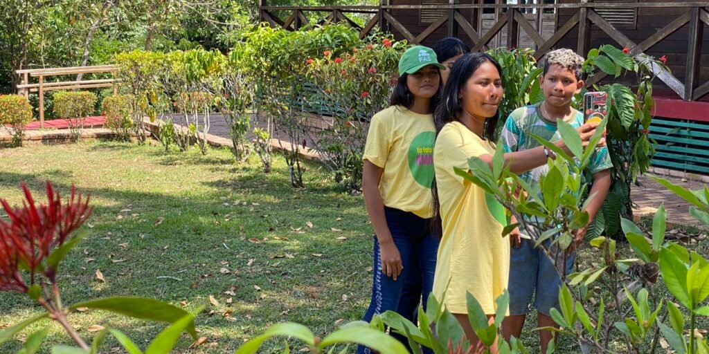 Jovens ribeirinhos no Amazonas viram "repórteres da floresta"