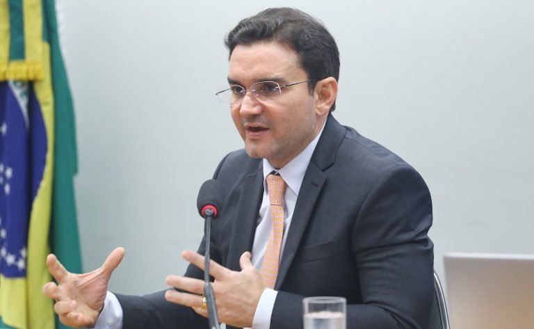 Audiência Pública - Debate sobre valor abusivo das passagens aéreas e a diminuição de voos. Ministro do Turismo, Celso Sabino