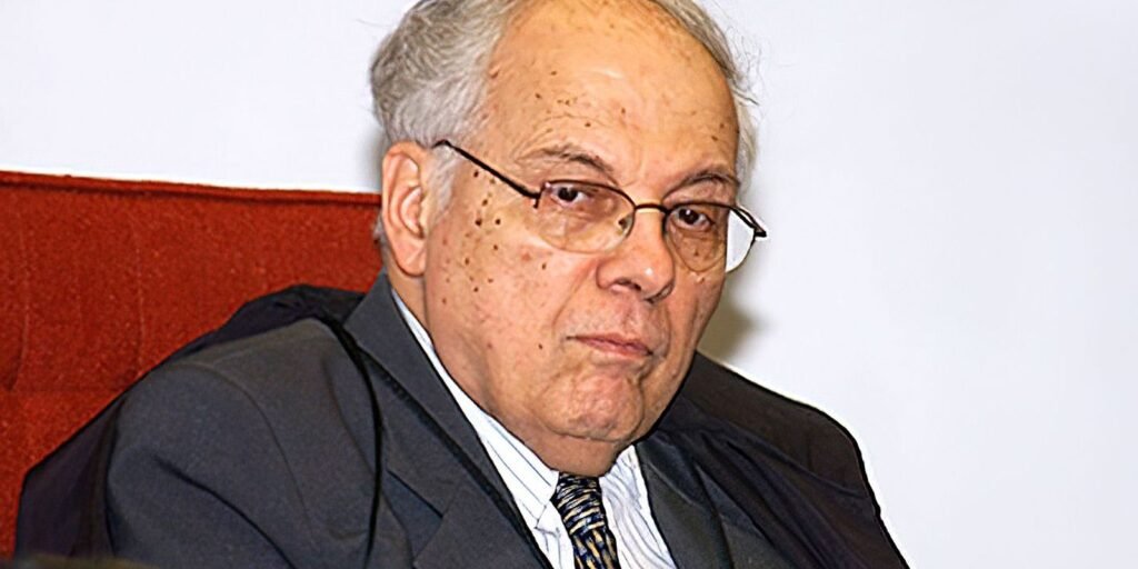 Morre em Brasília Moreira Alves, ministro aposentado do STF, aos 90