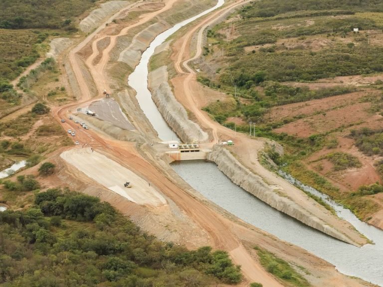 Governo - obras públicas - transposição rio São Francisco orçamento infraestrutura águas recursos hídricos Nordeste seca (chegada de águas da transposição no Ceará, em 26/06/20)
