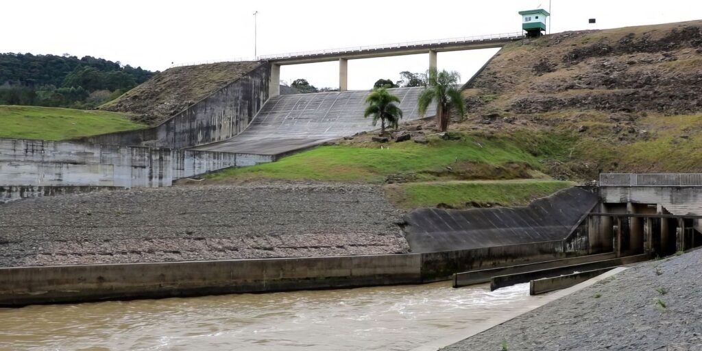 Santa Catarina decreta fechamento de barragens após duas mortes