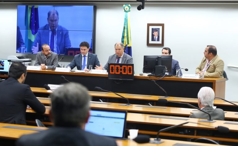 Mesa Redonda “A posição do Brasil na (COP10) da Convenção-Quadro para Controle do Tabaco”