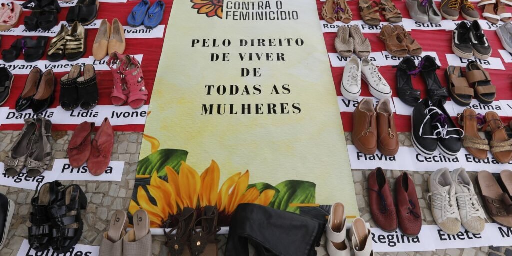 Ato na praia de Copacabana pede fim da violência contra as mulheres