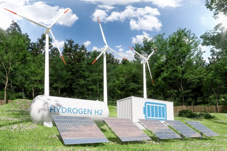 Compartimento de armazenamento de hidrogênio, turbinas eólicas e painéis solares na floresta