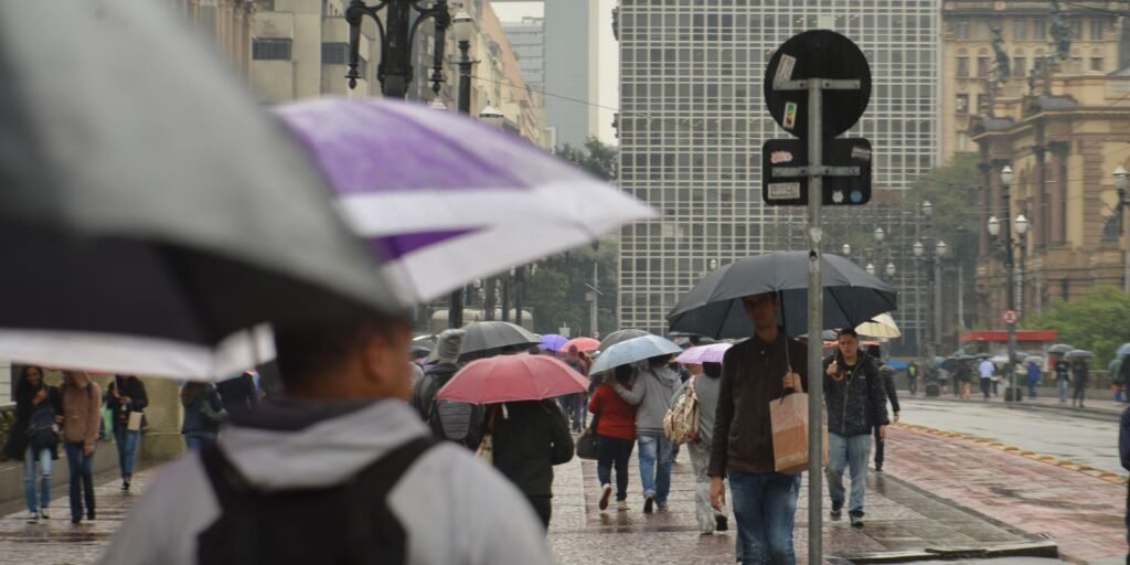 Chuvas voltam a provocar falta de luz e água em São Paulo