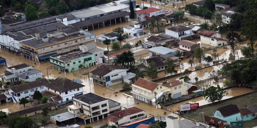 Comitiva federal visita áreas afetadas pelas chuvas em Santa Catarina