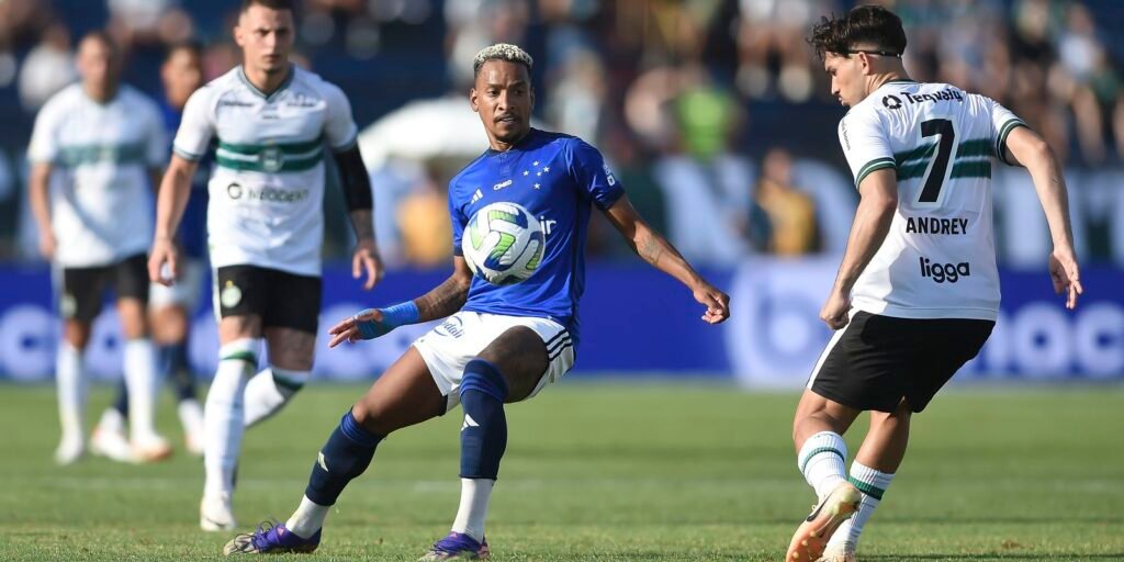 Coritiba e Cruzeiro jogarão sem torcida até o fim do Brasileiro