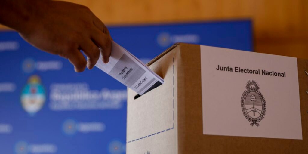 Eleitores argentinos no Brasil votam por defesa da democracia