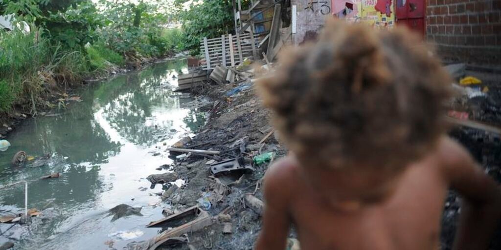 Estudo mostra que 46% das casas no Brasil têm problemas de saneamento