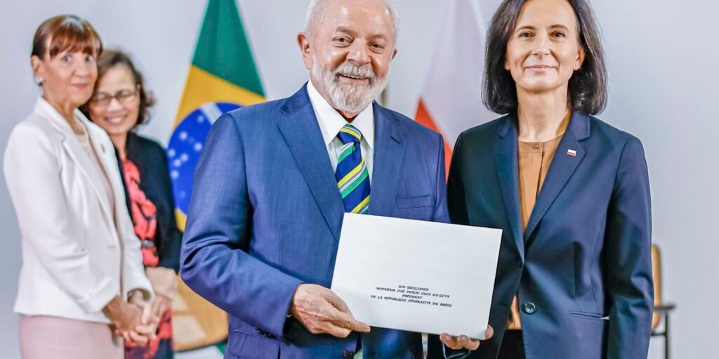 Lula recebe credenciais de 13 novos embaixadores