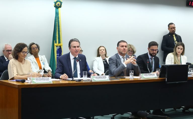 Ministro diz que as questões do Enem foram elaboradas em 2021, durante governo Bolsonaro - Notícias