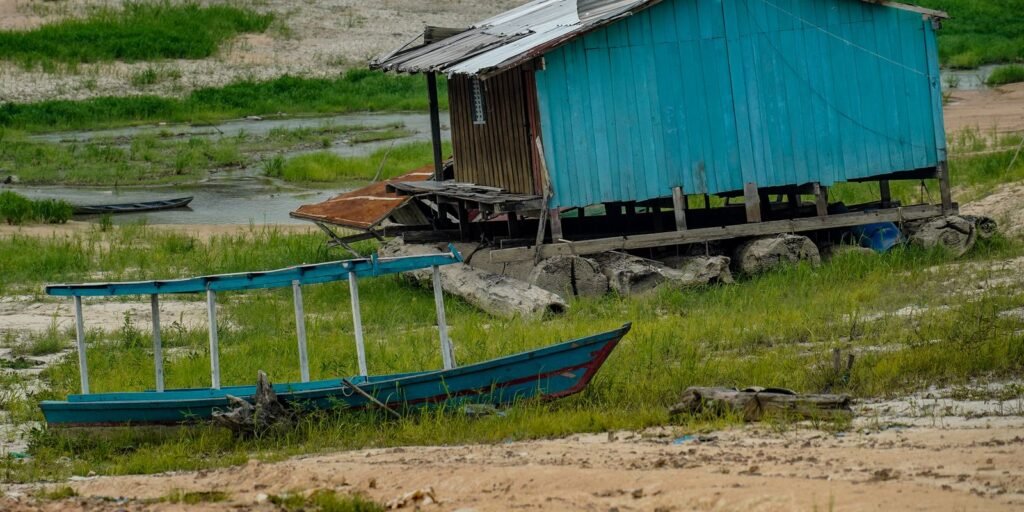 Ribeirinhos no Amazonas reclamam de falta de assistência durante seca