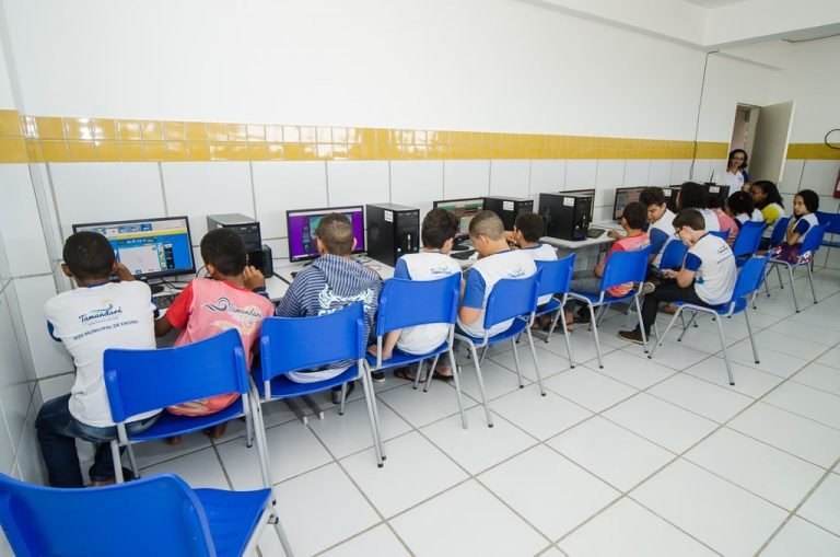 Comissão debate fiscalização de programas de conectividade na escola – Notícias