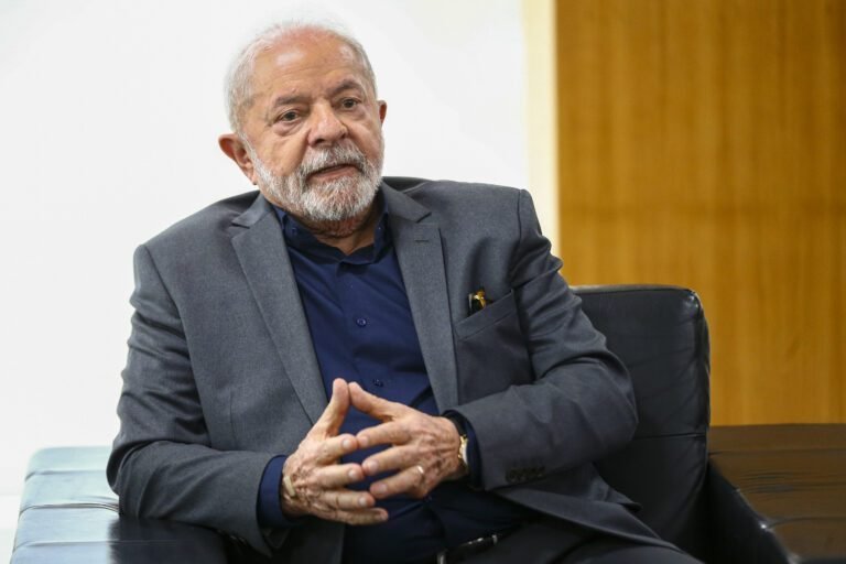Em queda de popularidade, Lula deve cobrar pautas positivas em reunião ministerial