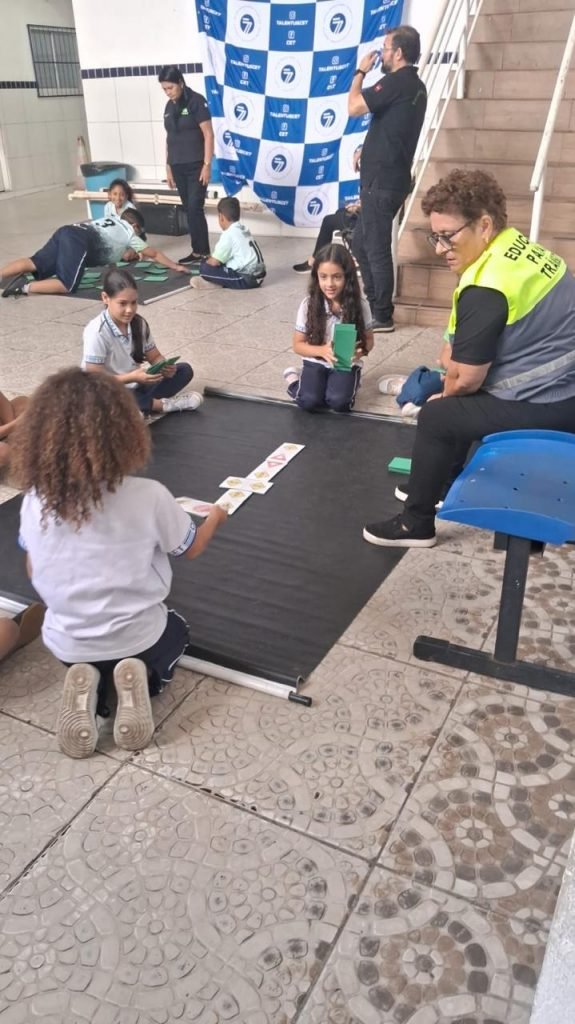 Semob-JP leva educação no trânsito a mais de 600 pessoas em escolas e comunidades da Capital
