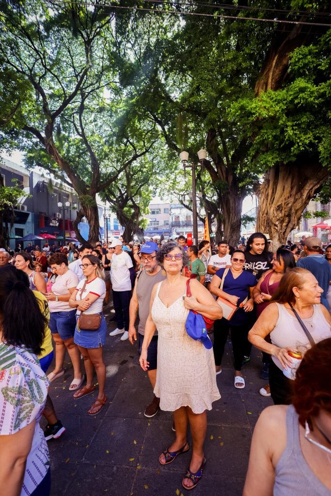Sabadinho Bom comemora Mês da Consciência Negra com show de Helô Uehara