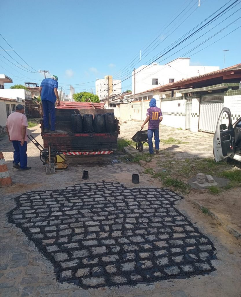 Seinfra inicia a semana com Operação Tapa-Buraco em 30 bairros da Capital