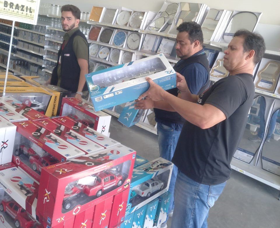 Procon-JP apreende mais de 4,2 mil produtos irregulares entre artigos infantis e alimentos