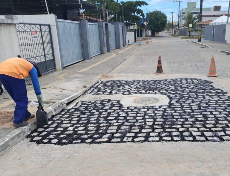 Seinfra finaliza semana com a operação tapa-buraco em 28 bairros de João Pessoa