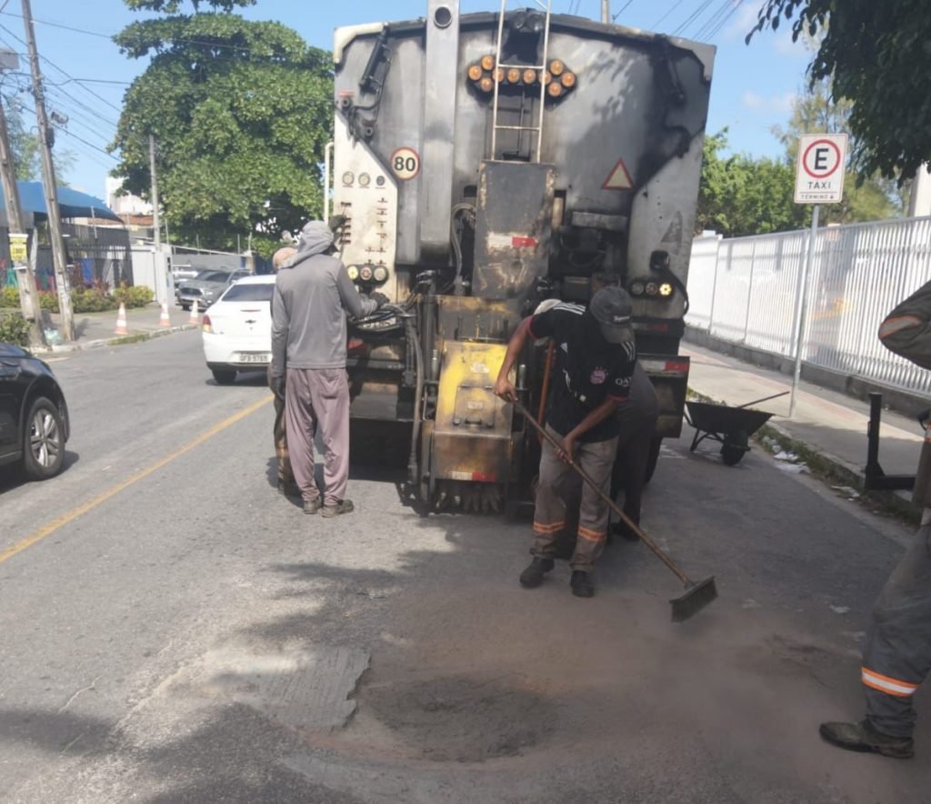 Trinta bairros de João Pessoa vão receber serviços de tapa-buraco nesta quinta-feira