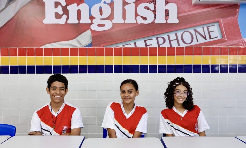 Alunos e professores da Rede Municipal de Ensino se preparam para intercâmbio no Canadá e Inglaterra Alunos e professores da Rede Municipal de Ensino se preparam para intercâmbio no Canadá e Inglaterra