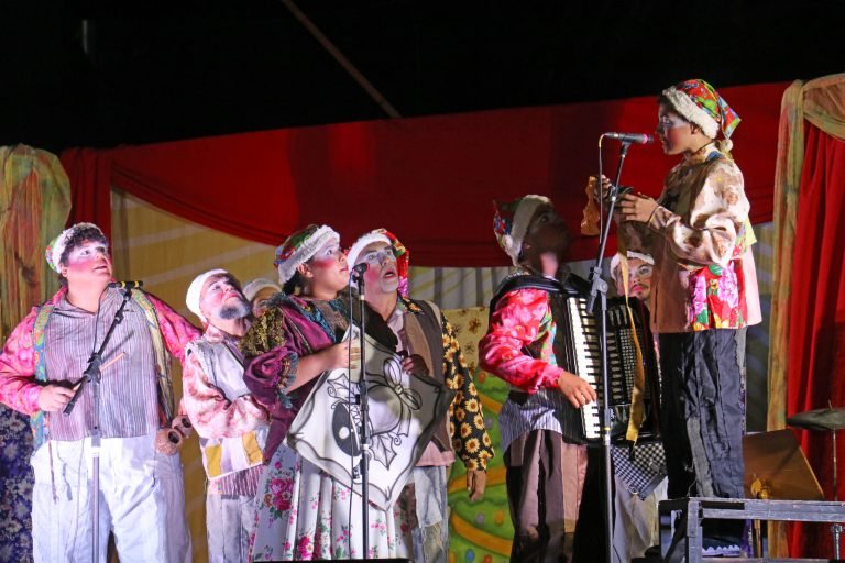 Auto de Natal emociona o público que cantou junto, no Largo da Gameleira