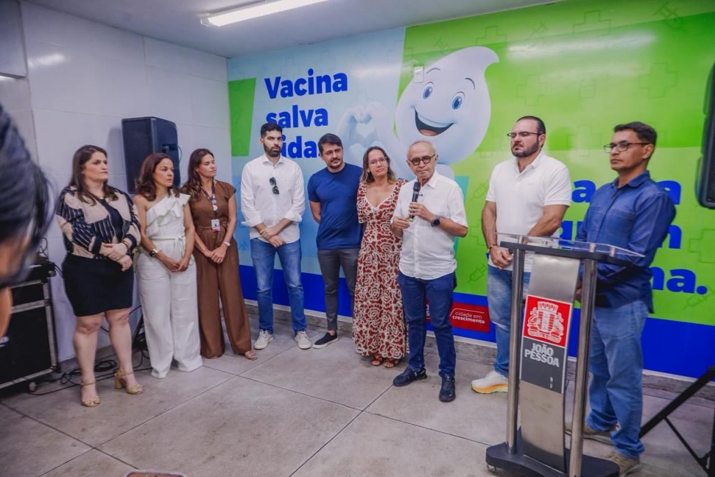Cícero Lucena entrega reforma do Centro Municipal de Imunização, o 85⁰ equipamento de saúde requalificado pela gestão