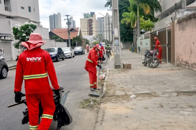 Emlur mantém serviços de conservação e coleta domiciliar mesmo durante as festividades de fim de ano