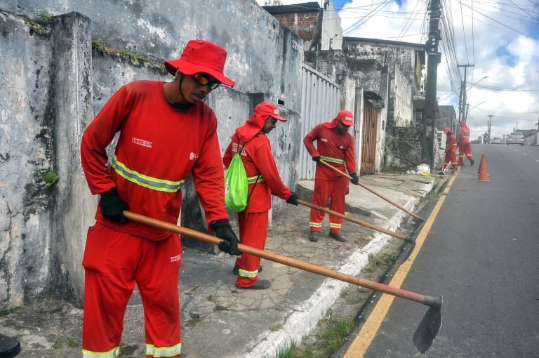 Emlur mantém serviços diários e reforça operacional para eventos natalinos na cidade