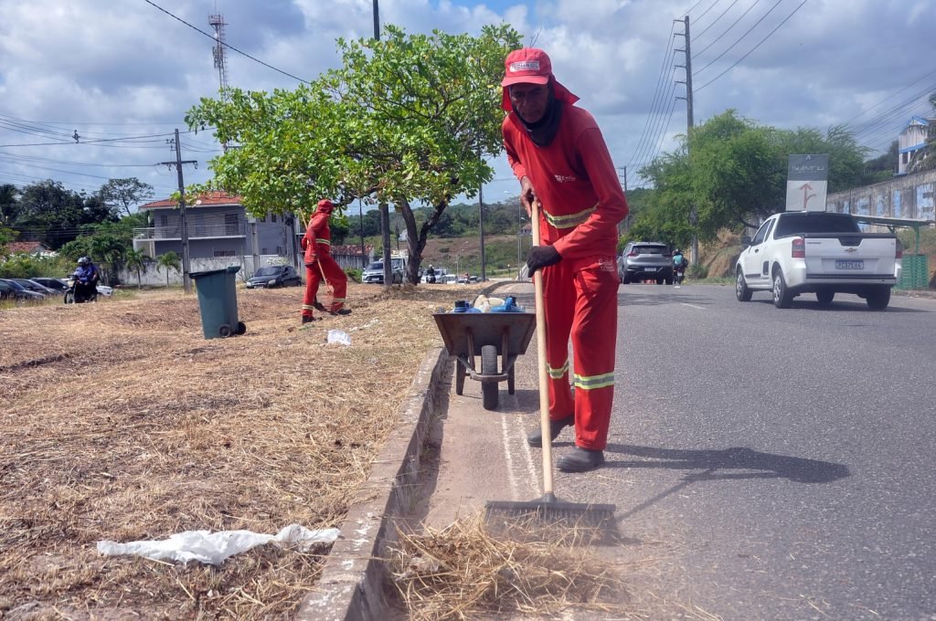 Emlur realiza coleta domiciliar e ações de conservação em diversos bairros nesta terça-feira