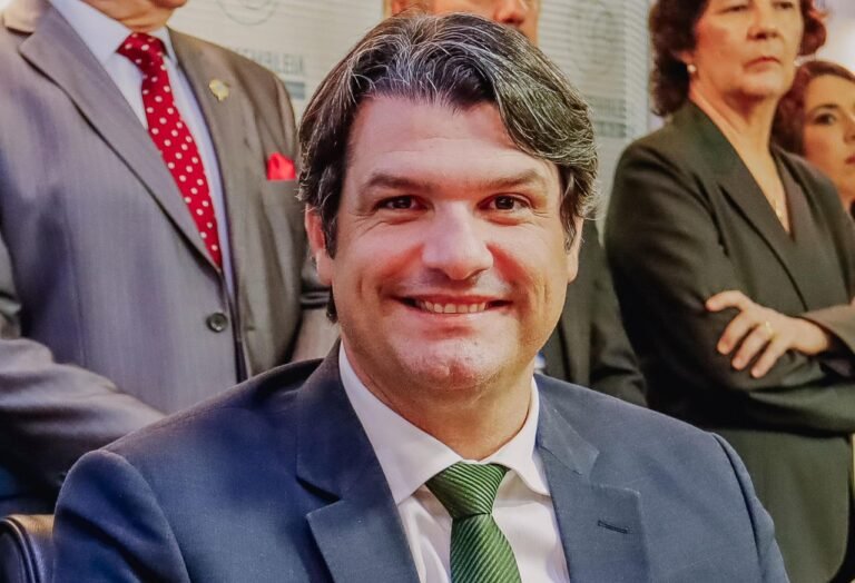 Leo Bezerra será coordenador político da pré-campanha de Cícero Lucena ao Governo da Paraíba em 2026