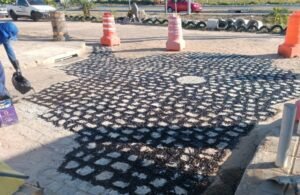 Seinfra executa serviços de manutenção de tapa-buraco e na rede de drenagem nesta quinta-feira