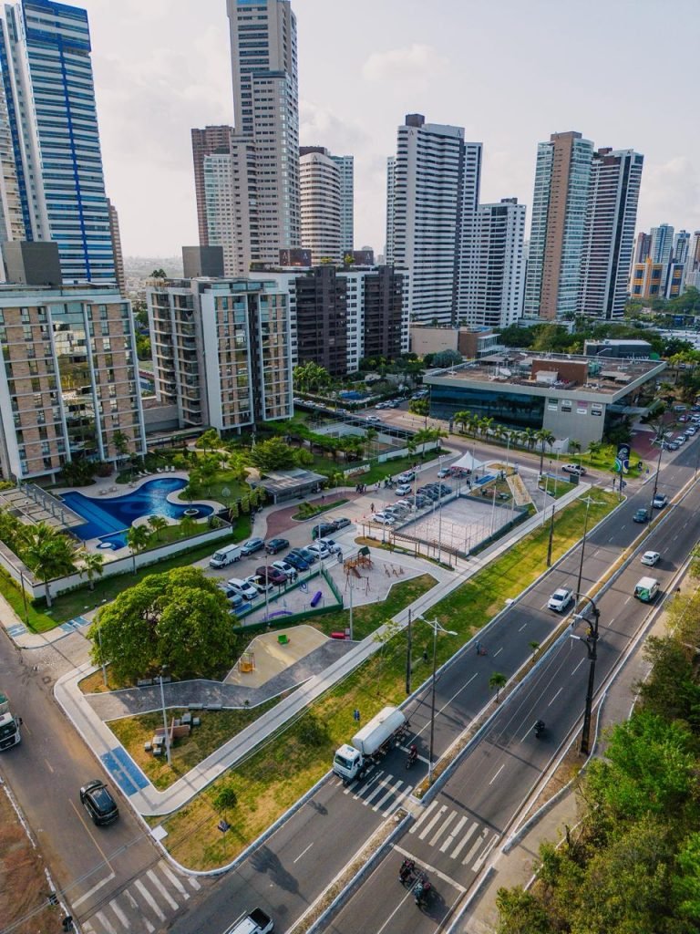 Cícero Lucena entrega duas novas praças no Altiplano e reforça investimentos em lazer e qualidade de vida