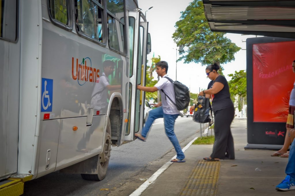 Passagem de ônibus sobe e novo valor já está em vigor em João Pessoa e Campina Grande