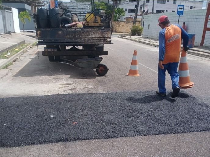 Seinfra realiza operação tapa-buraco em 14 bairros da Capital nesta terça-feira