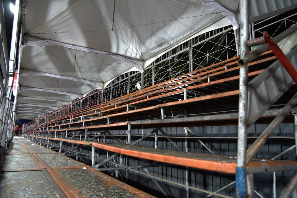 Arquibancada cede e desfiles do Carnaval Tradição são suspensos em João Pessoa