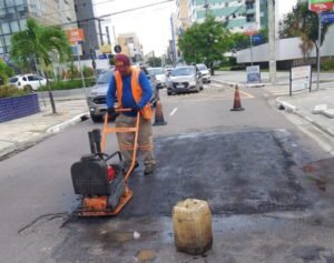 Dezenove bairros da Capital recebem serviços de manutenção na malha viária nesta quarta-feira