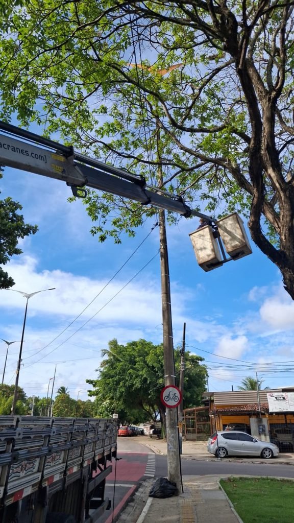 Operação tapa-buraco executa serviços em 20 bairros da Capital