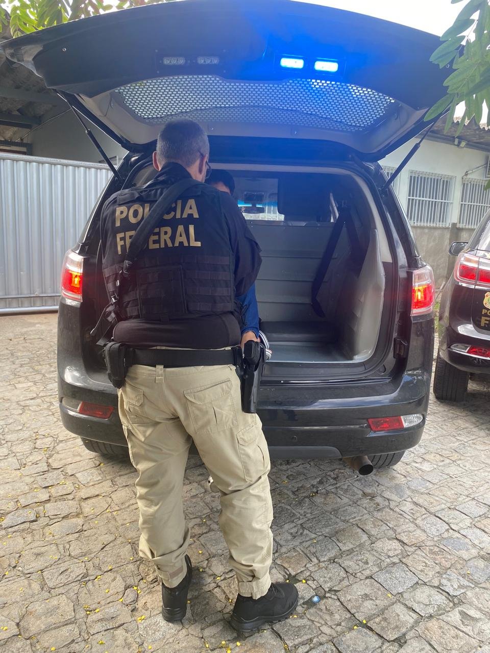 policia federal cumpre mandados contra grupo suspeito de aplicar fraudes bancarias na pb