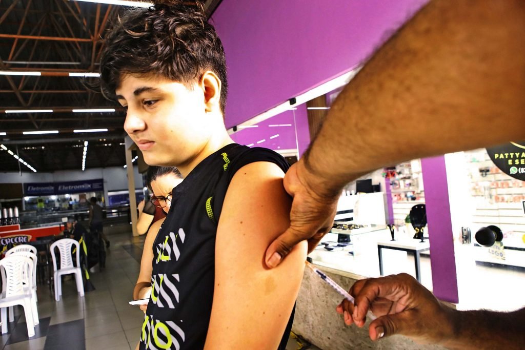 Prefeitura alerta para a importância da segunda dose da vacina contra a dengue em crianças e adolescentes