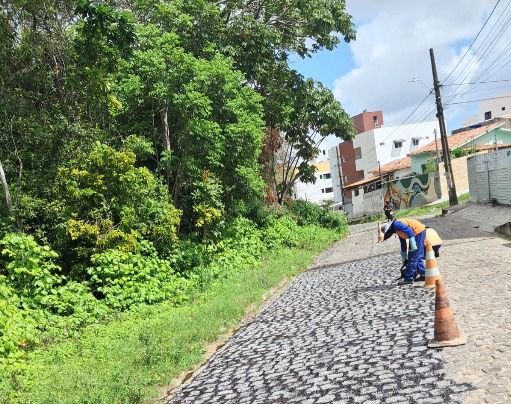 Seinfra segue com a operação tapa-buraco e serviços de manutenção na rede de drenagem