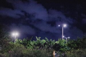 Cícero Lucena amplia iluminação em LED para 29 localidades, com tecnologia mais eficiente, econômica e sustentável