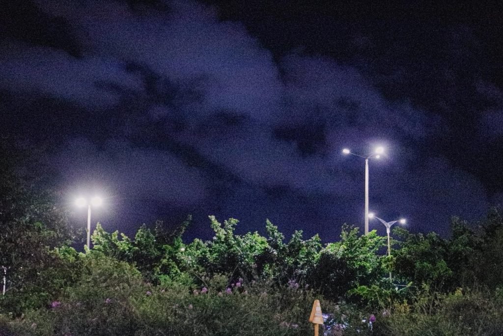 Cícero Lucena amplia iluminação em LED para 29 localidades, com tecnologia mais eficiente, econômica e sustentável
