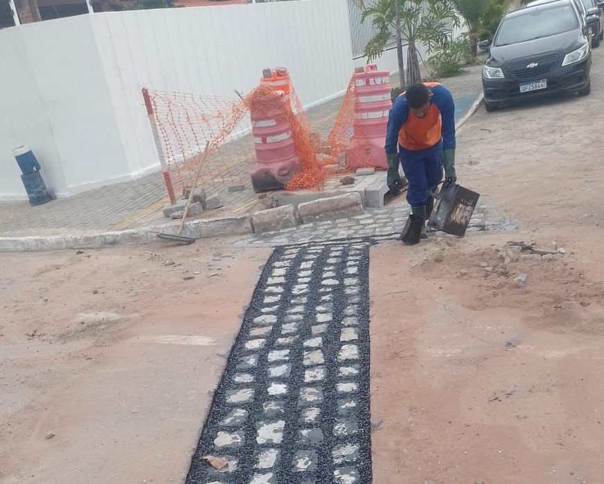 Mais de 30 bairros são contemplados com a operação tapa-buraco nesta quarta-feira