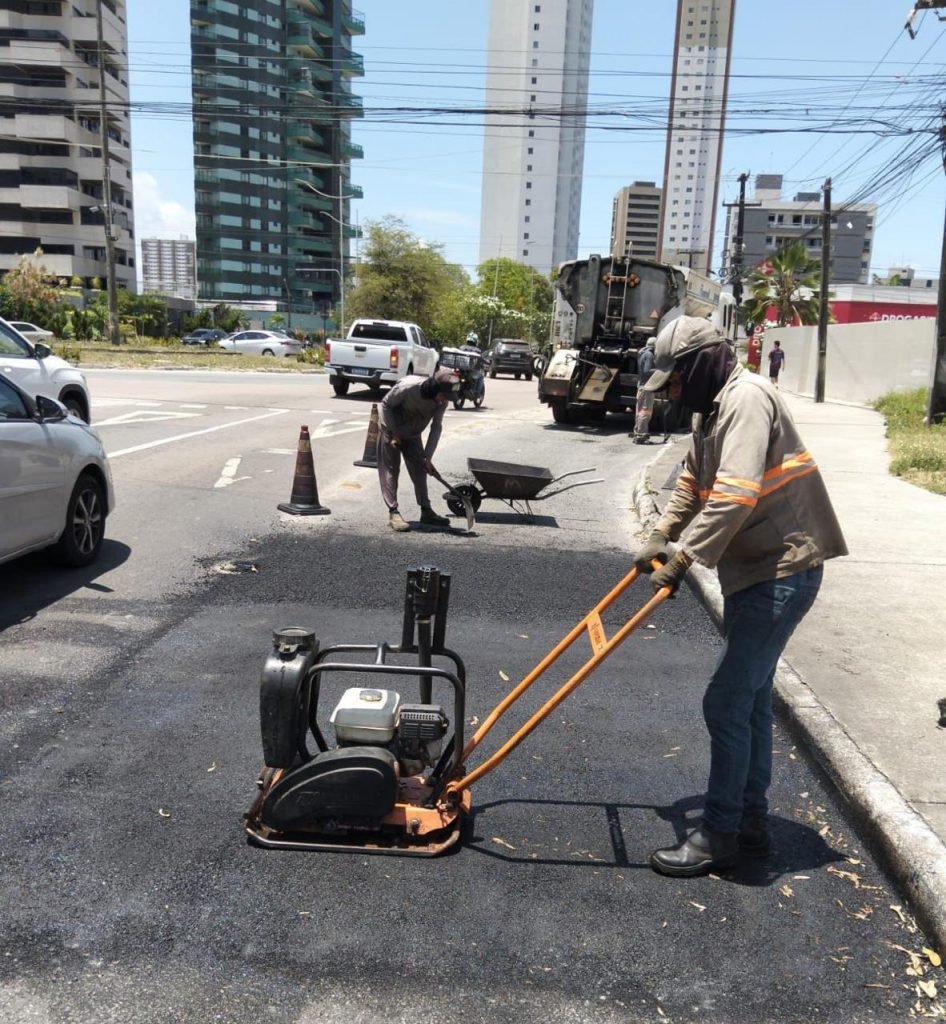 Operação tapa-buraco da Seinfra acontece em mais de 30 bairros da Capital nesta terça-feira