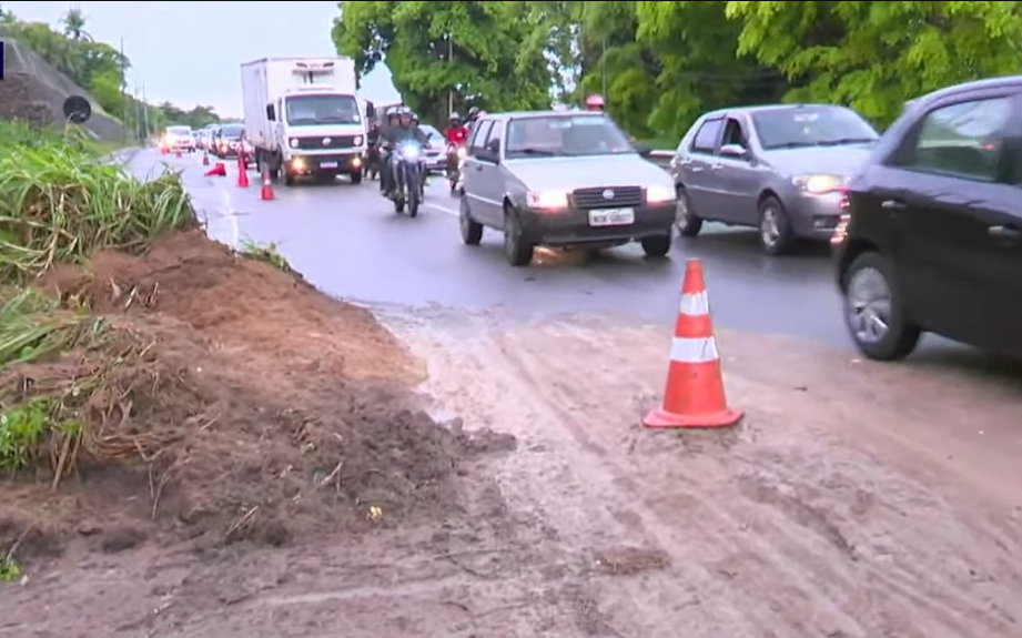 Seinfra inicia semana com serviços da Operação Tapa-Buraco em 30 bairros da Capital